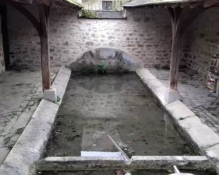 019 Le lavoir de Bachambre (fin XIXème siècle) et son impluvium