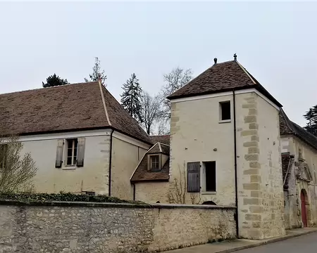 037 Les communs du château et le colombier (tour d’angle carrée)