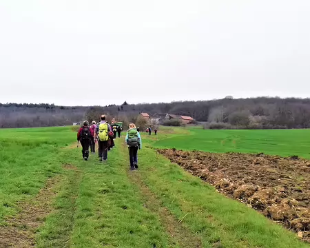 041 Sur le plateau, au sud de Brueil, la ferme de Malmaison