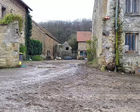 042 L’entrée de la ferme