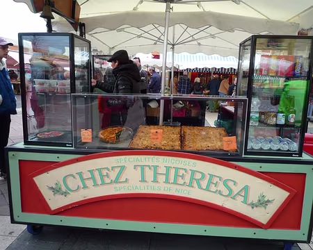 P1300132 La socca de Theresa bien sûr ! Validée !