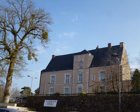 P1140823 Corps de logis du château, XVIIè s., La Loupe