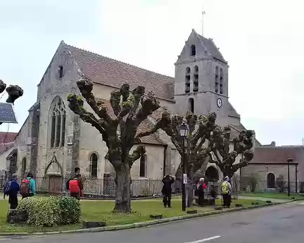020 L’église Saint-Aubin (XII-XIV siècles) dans le village de Villeconin