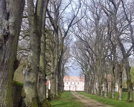 040 Au bout de l’allée, le château