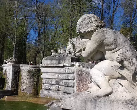 014 Détail de cette fontaine monumentale