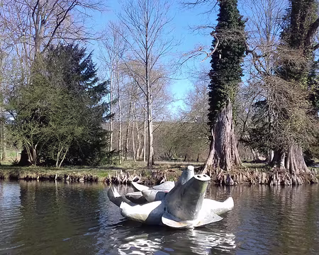 020 La «Truie/Nénuphar», œuvre d’Anna Ferrer (2001), hommage à la nature et à l’univers aquatique du parc de Chamarande