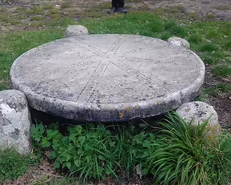 034 La Grande Table au carrefour forestier