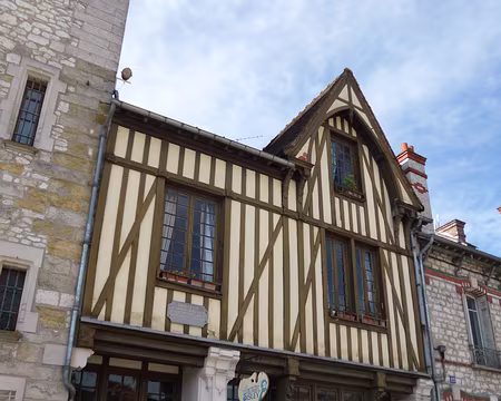 P1150072 A son retour de l'île d'Elbe, Napoléon 1er fit une halte dans cette chambre en 1815