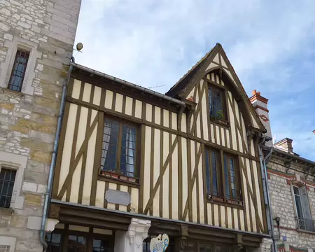 P1150072 A son retour de l'île d'Elbe, Napoléon 1er fit une halte dans cette chambre en 1815