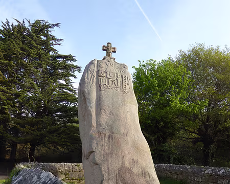 P1020450 Menhir de saint-Uzec