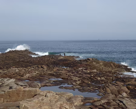 P1020471 un pècheur au loin