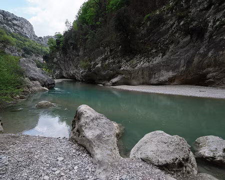 078_DSCF8369 Bel endroit pour un pique-nique