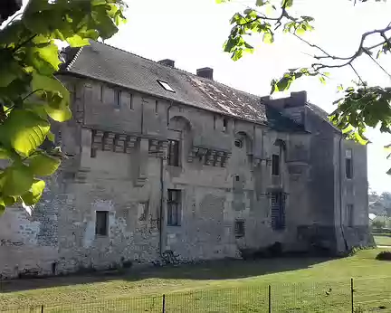 002 Près de la gare de Crouy-sur-Ourcq, le château seigneurial du Houssoy, construit au XIVème siècle pour Jean de Sépoix, a été partiellement détruit au XVIIème...