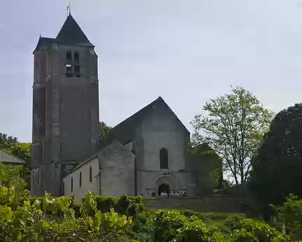 P1150111 Eglise St-Martin St-Nicolas St-Blaise de St-Martin-de-Bréthencourt, de style roman XIIè s., remarquable par sa tour-clocher massive.