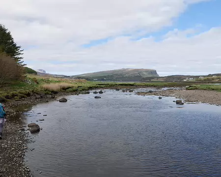 P1110764 Le long de la Varragill River qui se jette dans le Loch Portree.