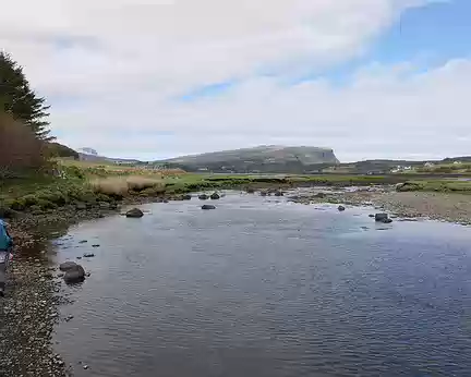 P1110764 Le long de la Varragill River qui se jette dans le Loch Portree.