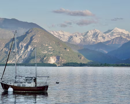 P001 Le soir tombe sur le lac Majeur
