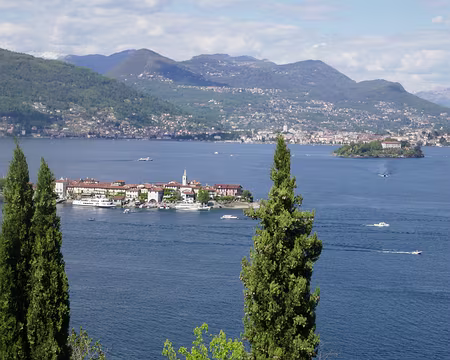 Isola dei Pescatori Isola dei Pescatori et, plus loin, Isola Madre
