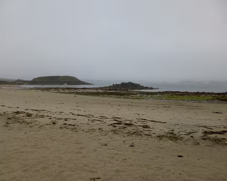 P1150131 J2 - P'tit déj' sur la plage de Porz Alliou sous le petit crachin