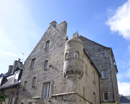 P1150164 Tourelle d'angle de la maison prébendale (XVIIIè s.), St-Pol-de-Léon