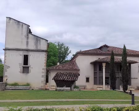 004 Pigeonnier du Quercy (type « pied de mulet ») et mairie de Monteils