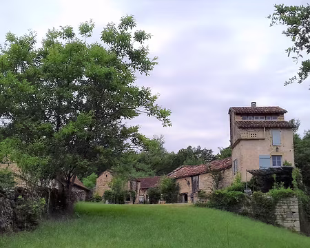 049 Ancien pigeonnier quercynois transformé en habitation près du chemin des Anges sur le causse