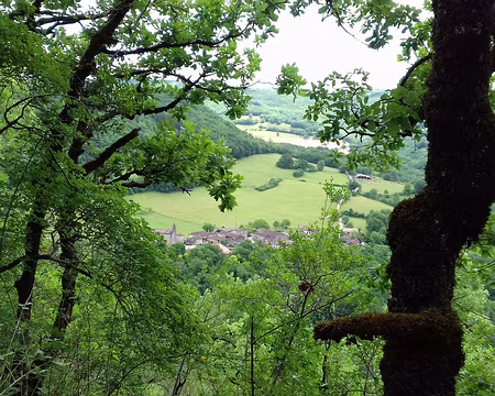 085 Le hameau dans la verdure