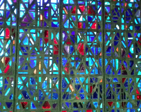 102 Les vitraux de la basilique Sainte-Emilie de Rodat (Congrégation de la Sainte Famille) consacrée en 1958