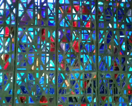 102 Les vitraux de la basilique Sainte-Emilie de Rodat (Congrégation de la Sainte Famille) consacrée en 1958