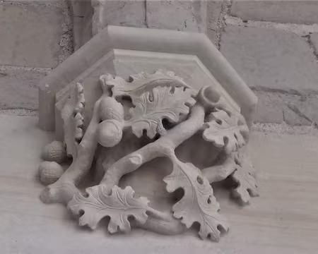 118 Détail d’un chapiteau à feuilles de chêne