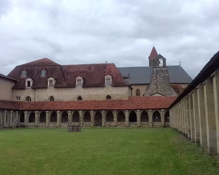 121 Le grand cloitre et l’église