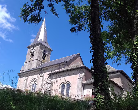 156 L’après-midi, départ de l’église Saint-Didier de Villevayre (altitude 355 m), à 7 km de Najac, pour effectuer la boucle de la vallée de la Jouyre au SE du...