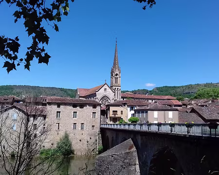 190 Vue de Saint-Antonin depuis la rive gauche de la rivière
