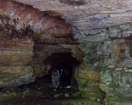 194 L’imposante grotte de la Gourgue