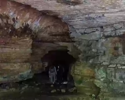 194 L’imposante grotte de la Gourgue