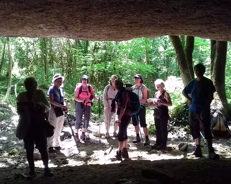 195 Le groupe à l’entrée de la grotte