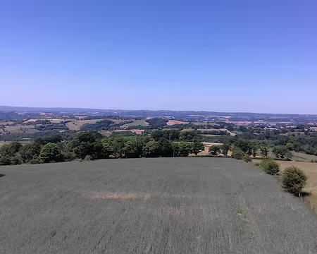 218 Au sommet de la tour, vue à 360° jusqu’aux monts de Lacaune et aux Pyrénées