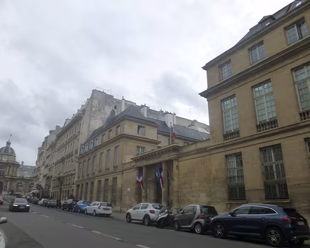 P1150311 Hôtel des Ambassadeurs (1543), où vécut Louis XIII pour se rapprocher de sa mère qui habitait le Palais du Luxembourg