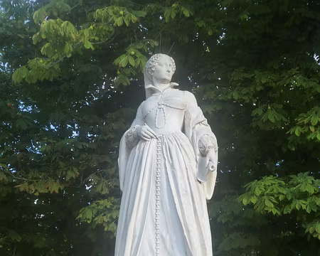 P1150325 - Copie Jeanne d'Albret (1528-1572), Reine de Navarre, fille d'Henri II