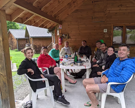 2022-06-05_19-08-01-20220605_170801_04A54DA7-V1 Diner au camping