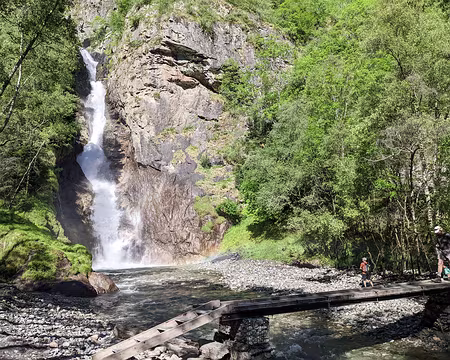 2022-06-06_09-53-04-20220606-09h53m04s-PXL_20220606_075304906-V3-V1 A la cascade de la Pisse