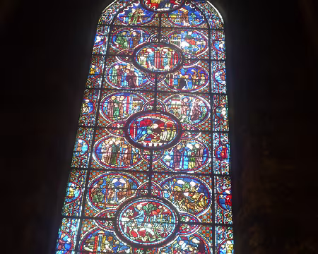 P1150301 172 vitraux ornent la cathédrale