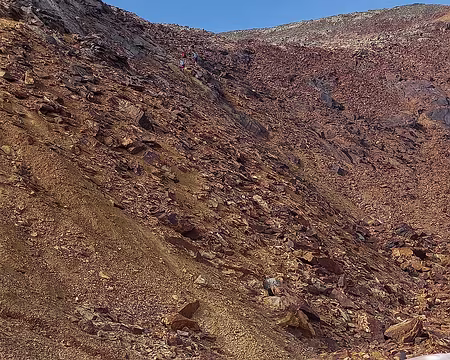 012 Montée au Col de la Coumette 2970 m. Monterons-nous ensuite au Montcalm (France 3077 m) ou à la Pica d'Estats (Espagne 3143 m) ?