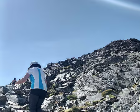 020 Régine dans les derniers mètres de la Pica d'Estats, sommet de la Catalogne espagnole, 3143 m.