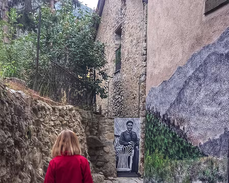 076 Régine dans le vieil Encamp.