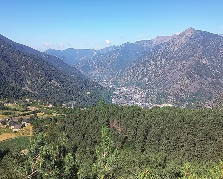 078 Nous quittons Encamp par le Vall Madriu.