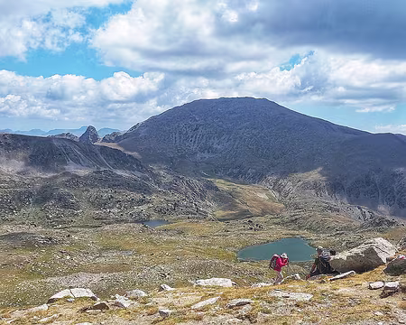 111 Arrivée dans le Cirque d'Engorgs, en face du Puigpedros 2914 m. À gauche le Roc Colom.