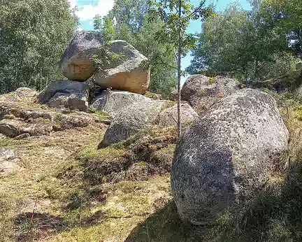 133 Boules de granite à Brangoly.