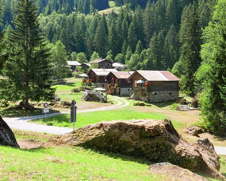 20220728-12h04m20s-P1130202-V3 Le Plamproz : joli petit hameau