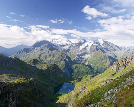 20220729-08h43m04s-P1130288-V3 Grand Combin, Glacier de Corbassière et Lac de Louvie.